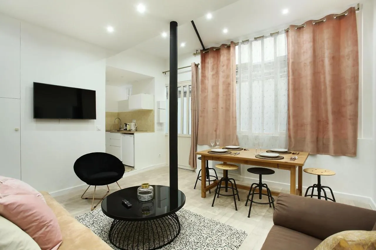 Rent A Room - Residence Charon Paris 0*,  França